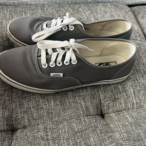 Low-Cut Lace Up Vans Sneakers